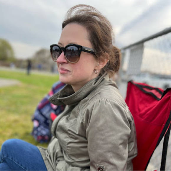 Meet your Posher, Jennifer - Picture 1 of 1